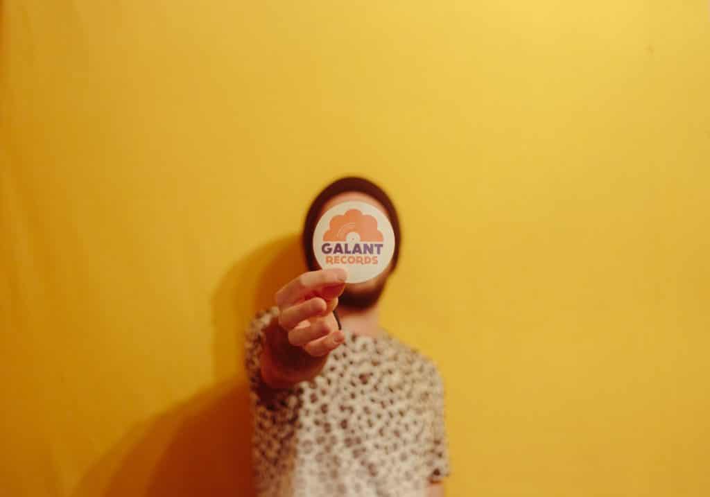 RHINO rejoint Galant Records et annonce l’EP “The Leopard Dilemma”